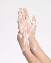 Load image into Gallery viewer, Ciroa Blueberry &amp; Manuka Honey Shower Gel
